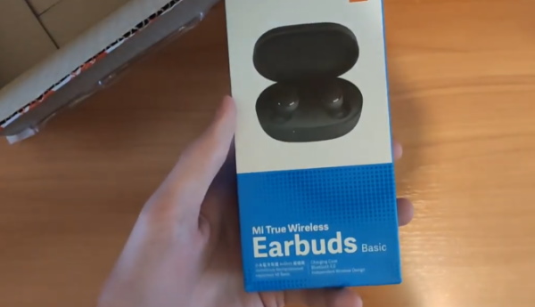 Упаковка наушников Redmi Earbuds